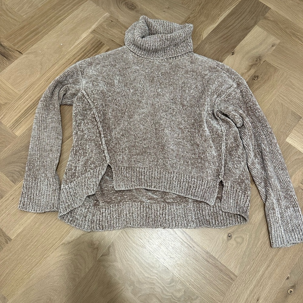 Romeo + Juliet Cozy Women's Turtleneck Sweater